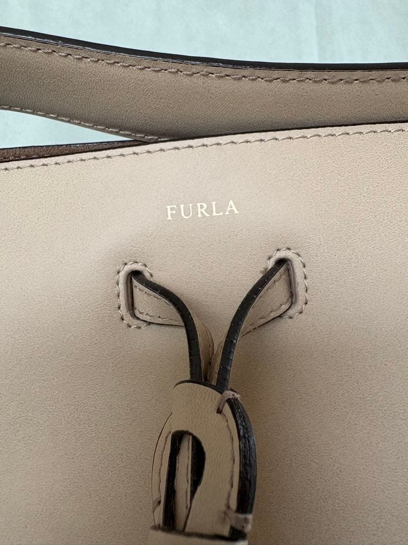 【FURLA】フルラ バケツ型2wayバッグ/同色ポーチ付き《美品》