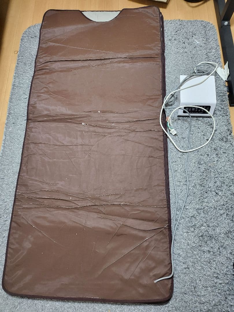 h*a様 業務用遠赤外線ヒートマット 楽天市場】遠赤外線ヒートマット三つ折りタイプ｜ 3部位に分かれて温度