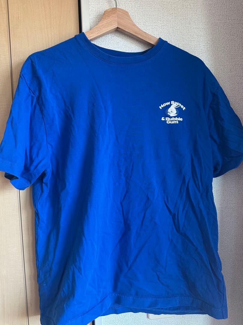 NewJeans ブルー Tシャツ Lサイズ - メルカリ