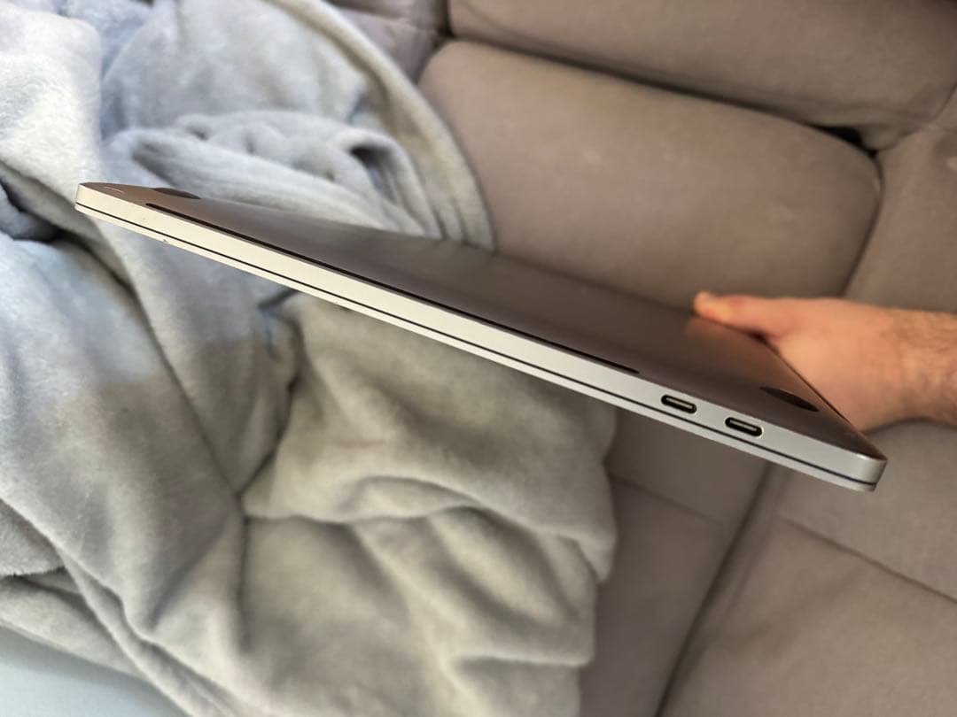 MacBook本体 MacBook Pro 15 i9 32GB 1TB SSD 1.5GB GPU