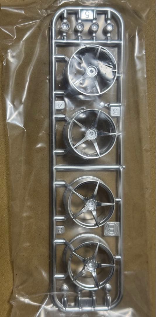 1/24 ラ フェラーリ イエローバージョンとカーボンスライドマーク付き