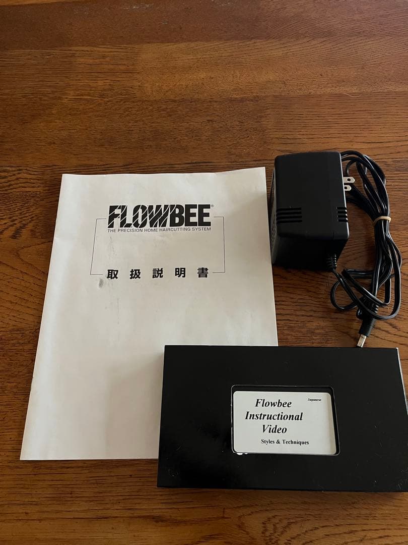 年末値引き！FLOWBEE フロービー 掃除機吸引式 電動バリカン - メルカリ