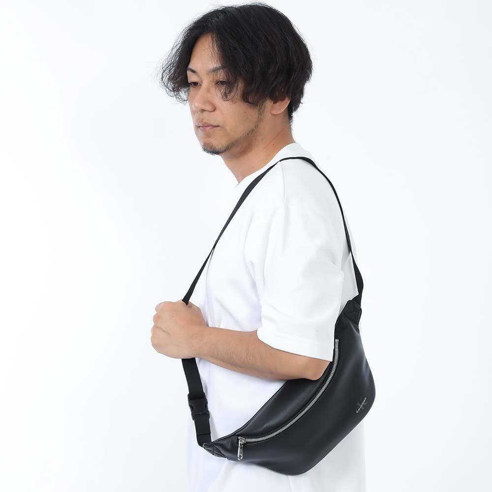 新品 Calvin Klein LV04G3012G UB1 ボディバッグ - メルカリ