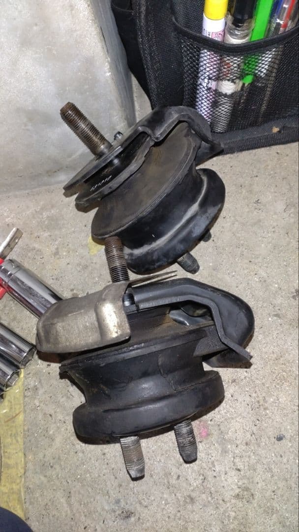 アルテッツァ エンジンマウント 2個セット 中古 SXE10 アルテッツァ SXE10 エンジンマウント ミッションマウント交換 福岡市