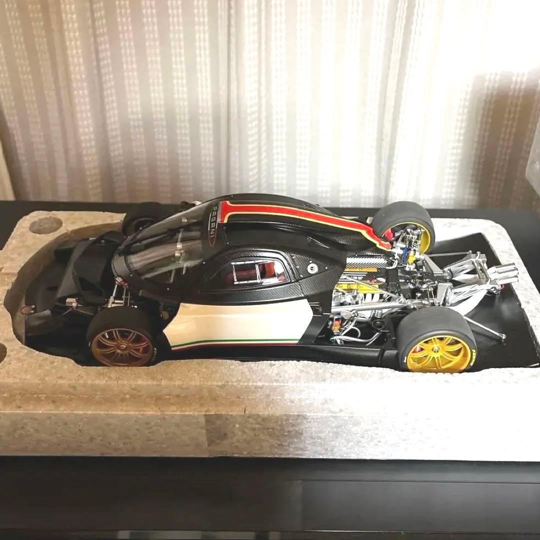 絶版】オートアート，1/18パガーニゾンダ ホワイト（イタリアン