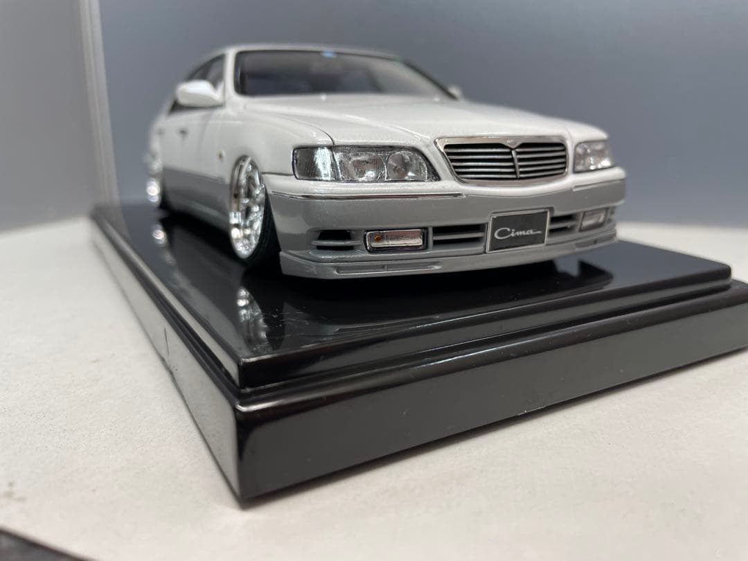 アオシマ1/24プラモデル完成品 Y33シーマ - メルカリ