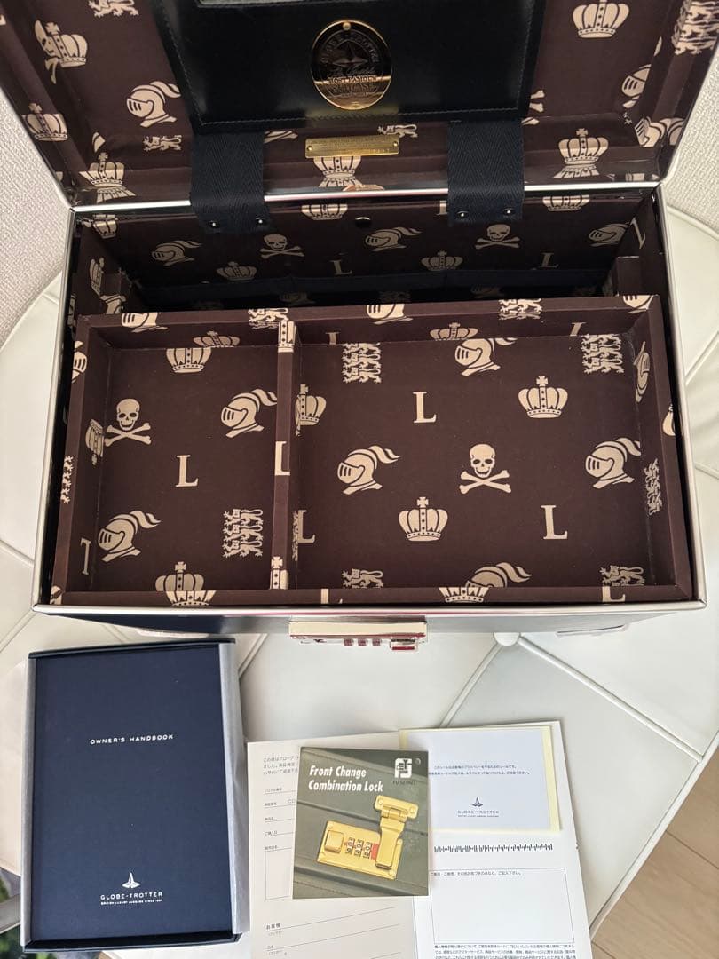 GLOB-TROTTER LOVELESSコラボバニティケース