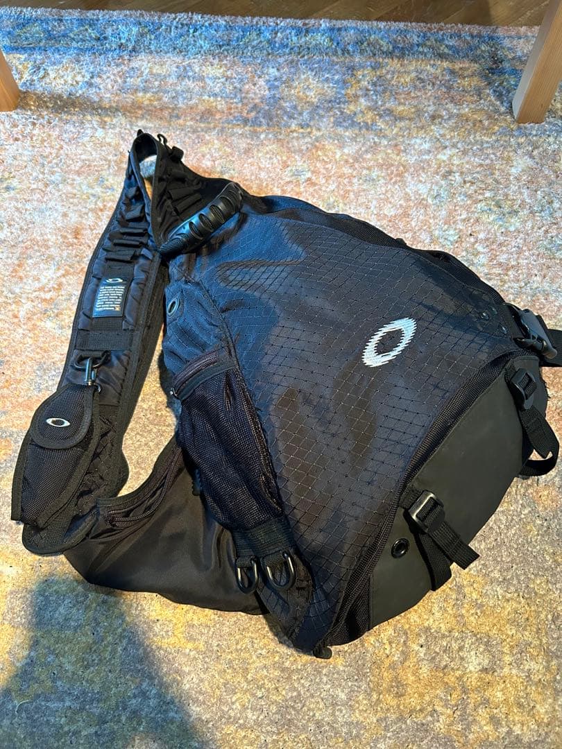 Oakley ワンショルダーバッグ Y2K - メルカリ