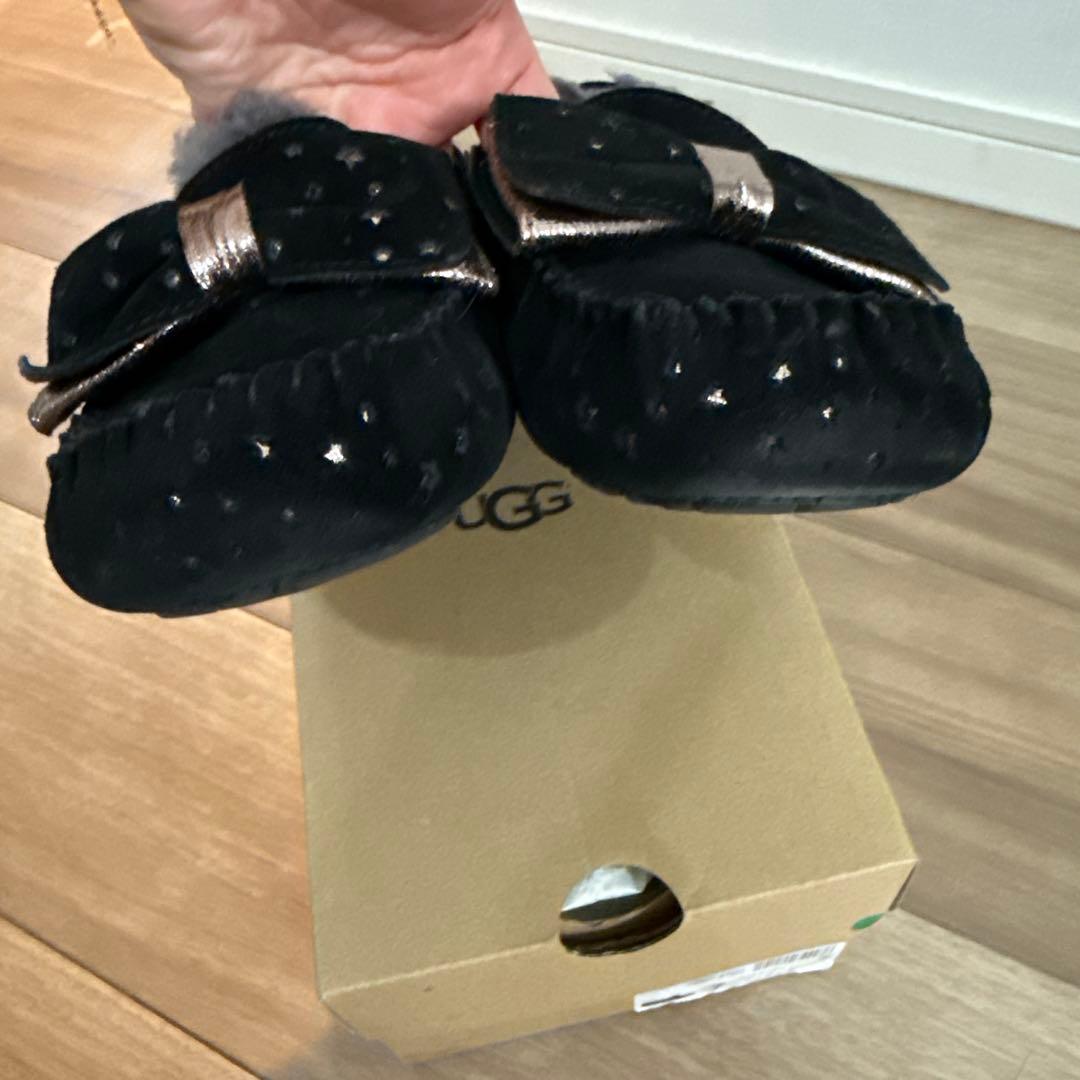 UGG ダコタスターガール ブラック リボン付き モカシン 24cm - メルカリ