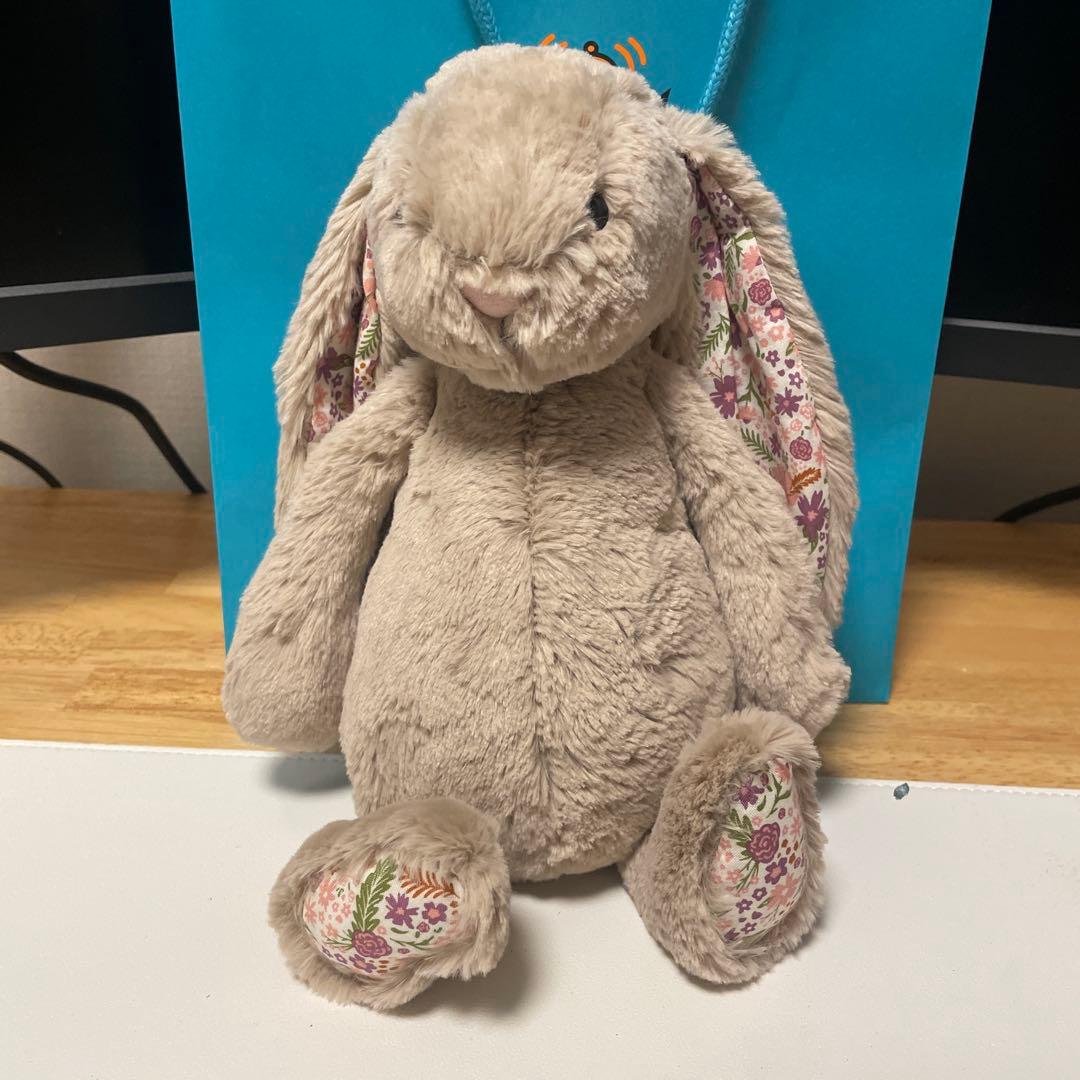 JELLYCAT Blossom Beige Bunny 'Petal' m - メルカリ