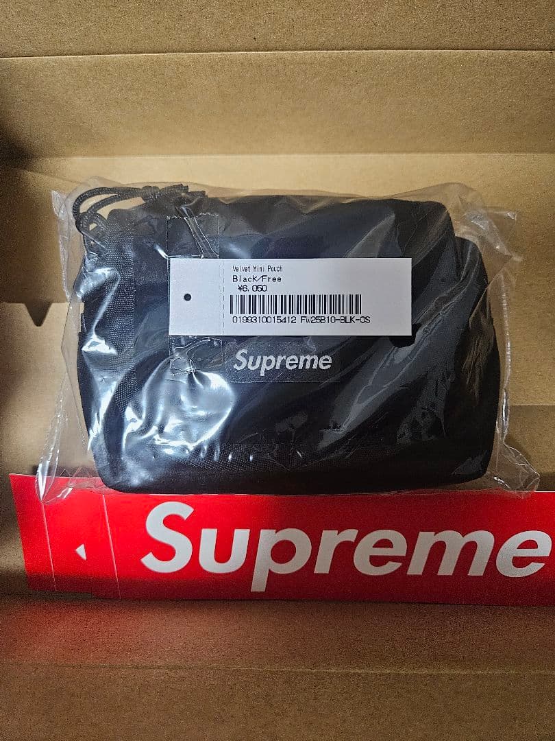 Supreme Velvet Mini Pouch Black - メルカリ