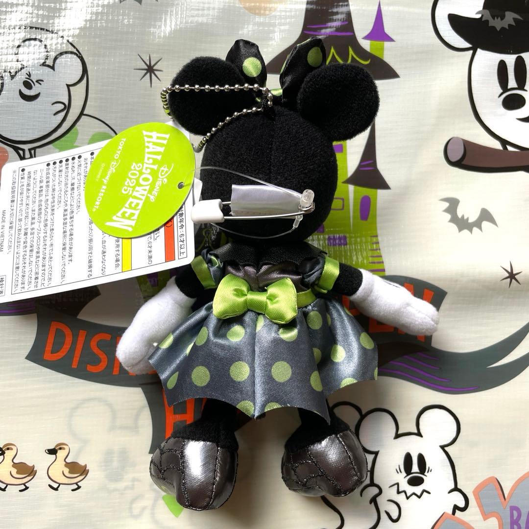 ディズニー ハロウィン 2025 ミニー ぬいぐるみバッジ 黒×緑 ① - メルカリ