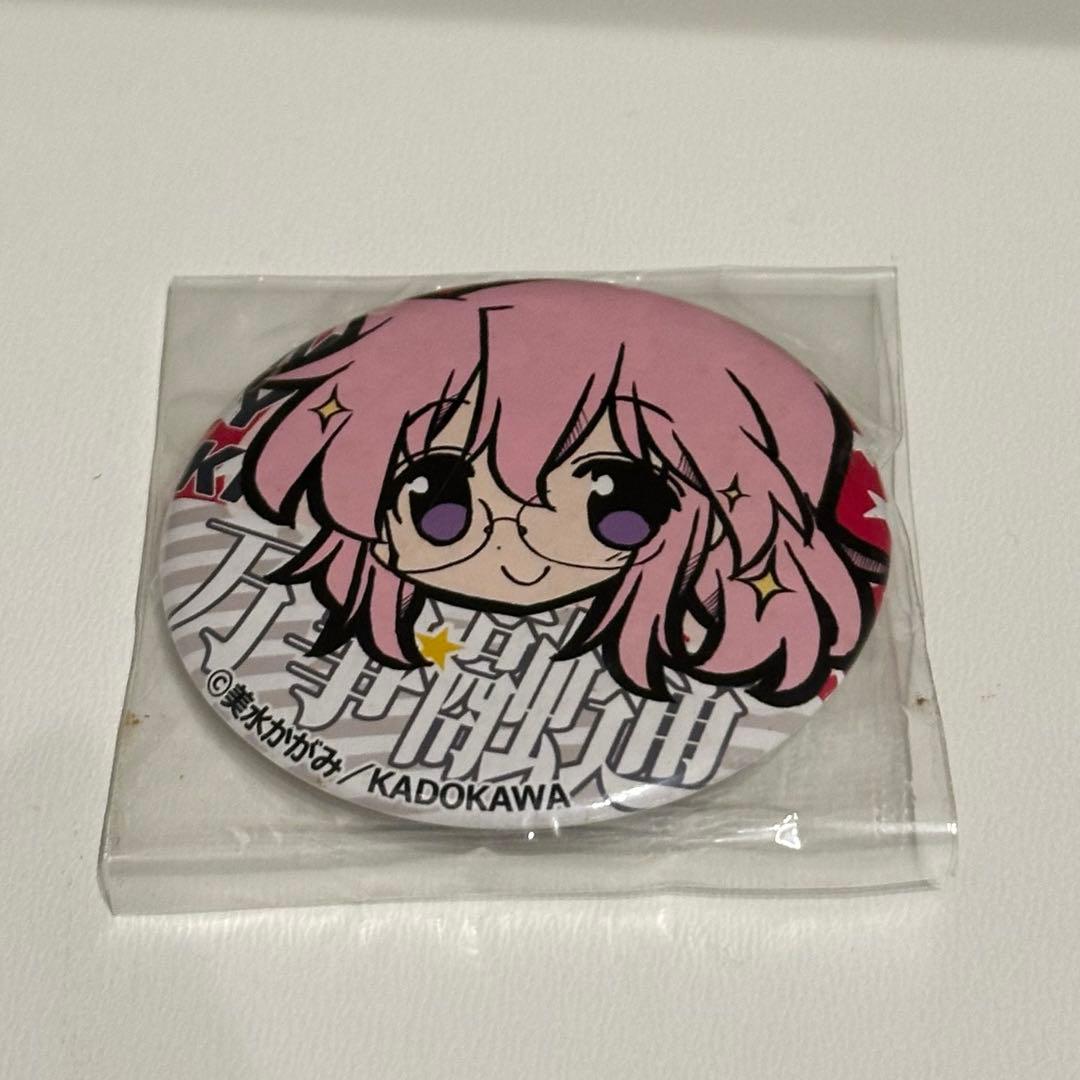 希少 らき☆すた 高良みゆき 鷲宮神社 お守り風缶バッジ 四文字熟語