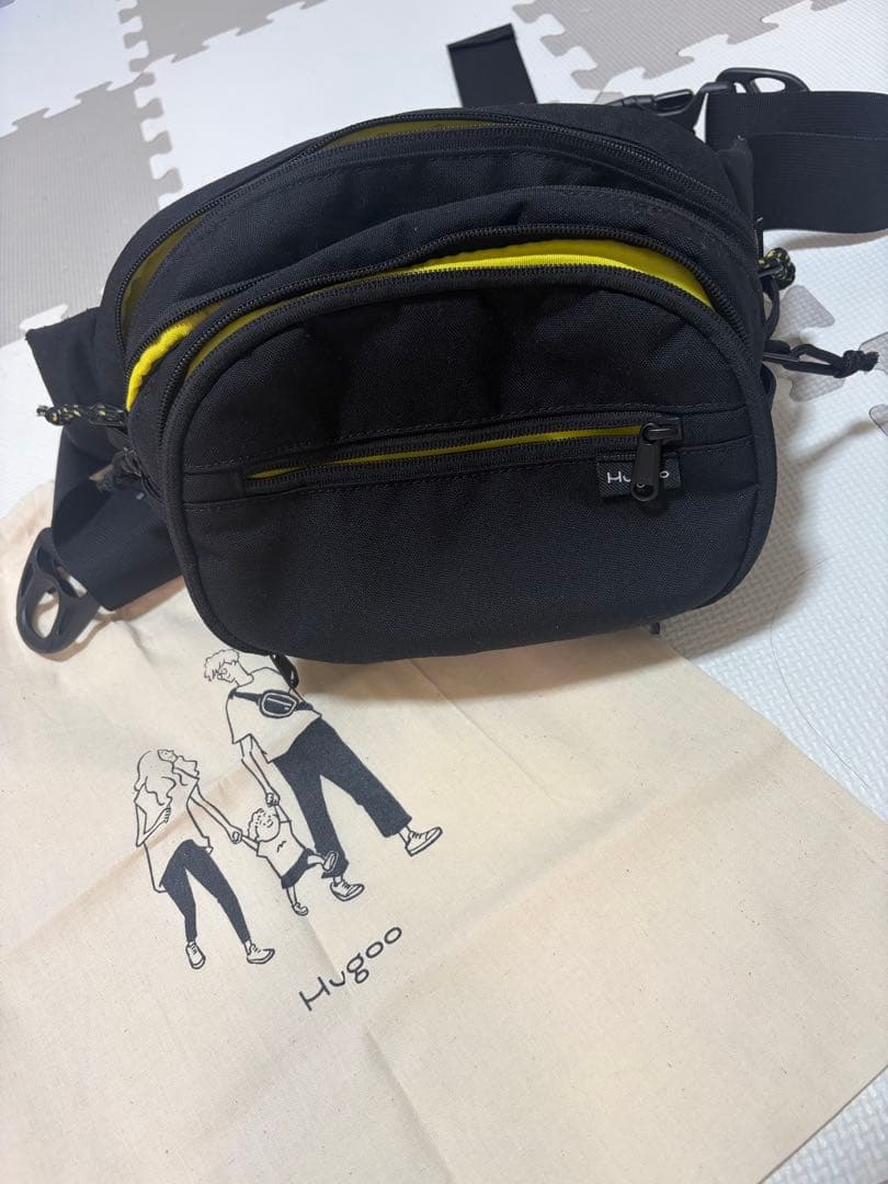 Hugoo 多機能バッグ 黒/黄色 子どもとどこへおでかけしよう？抱っこも楽々！ショルダーバッグ Hugoo