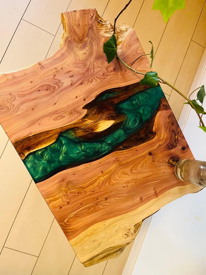 レジンテーブル　ソファテーブル　　サイドテーブル　貝塚伊吹 ウッドレジンサイドテーブル（ホワイト＆クリア：貝塚伊吹）mawore