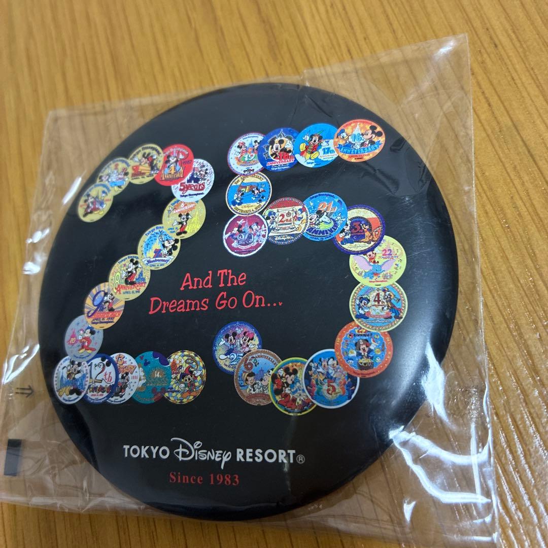 ディズニー25周年記念缶バッチ - メルカリ