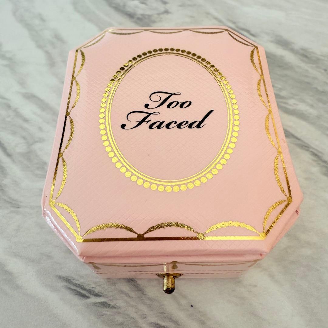 Too Faced コントロールカラー マルチユースハイライター Amazon.co.jp: トゥー フェイスド マルチユース ハイライター トリオ