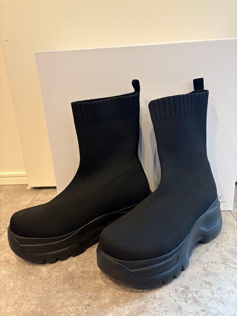 鈴木亜美さん ショートブーツ