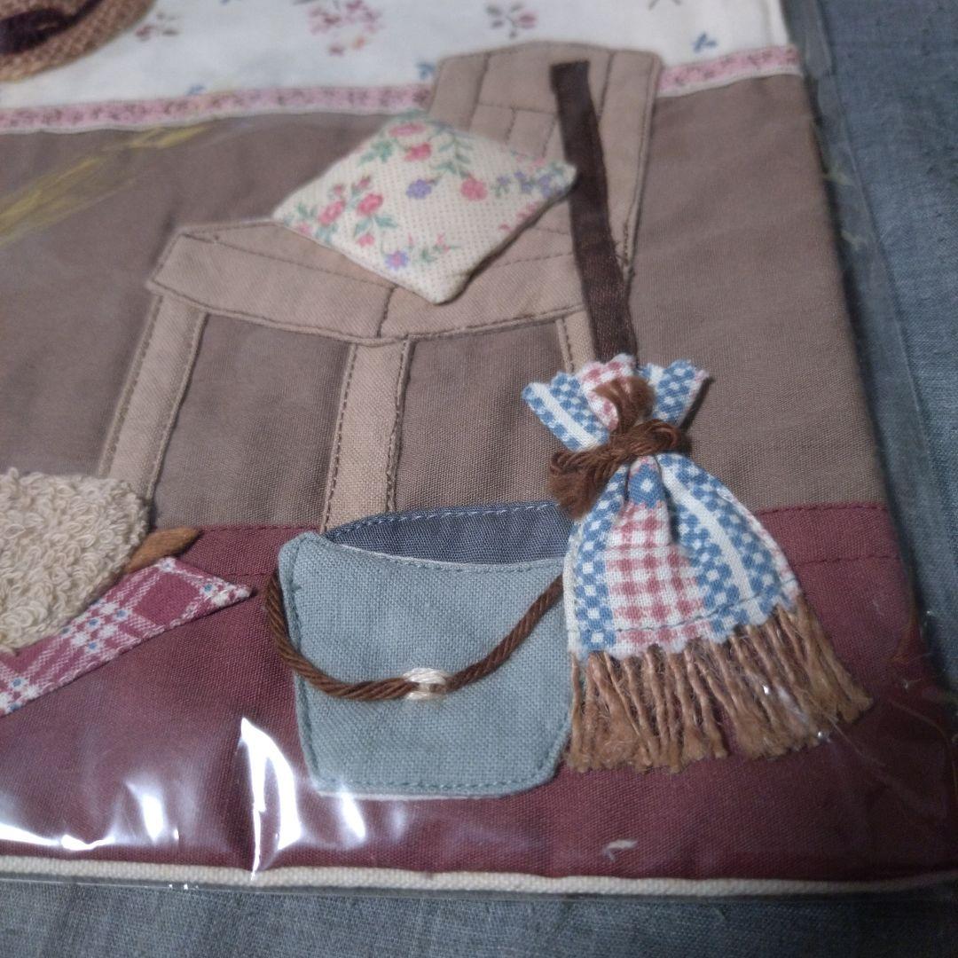 マニー 希少 美品 犬と椅子の刺繍インテリア装飾