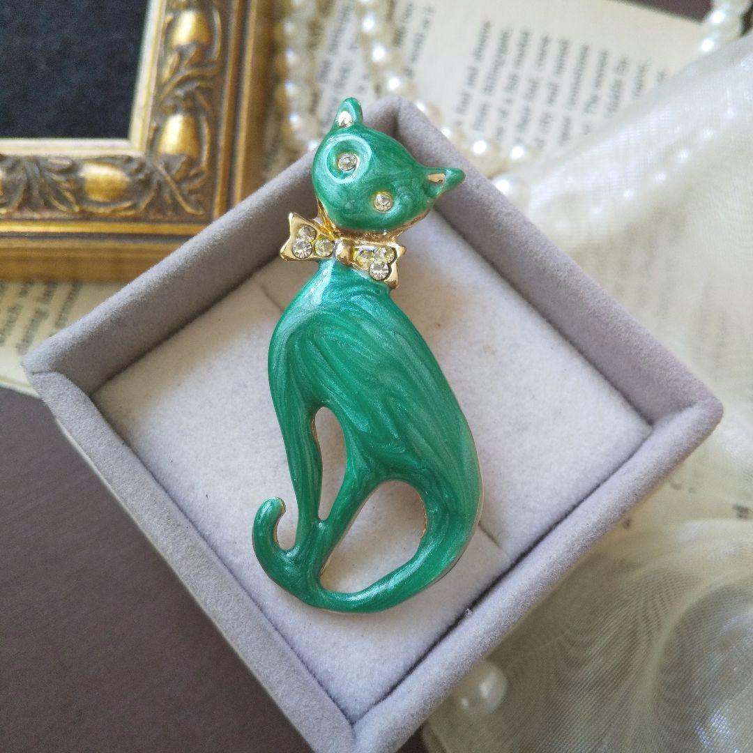 低温七宝 グリーン キャットブローチ 猫 ネコ リボン ミント