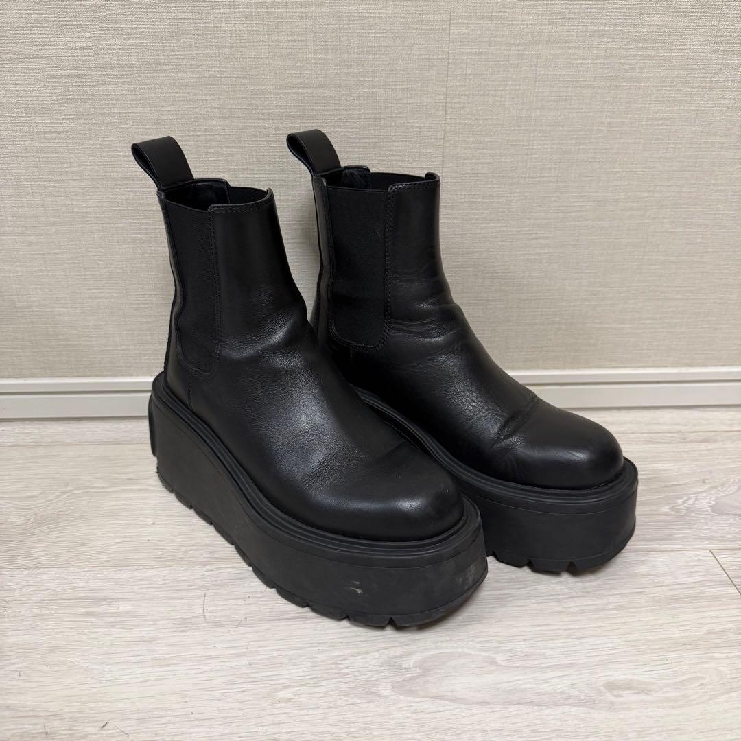 ヴァレンティノ　サイドゴアブーツ ブラック 厚底 Vロゴ 定価16万【極美品】ヴァレンティノ Vロゴ 28.5 厚底 サイドゴアブーツ