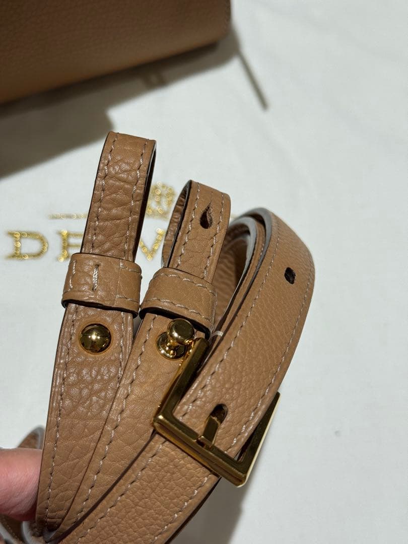 美品】【安心鑑定】デルヴォー タンペートPM クリスピーカーフ