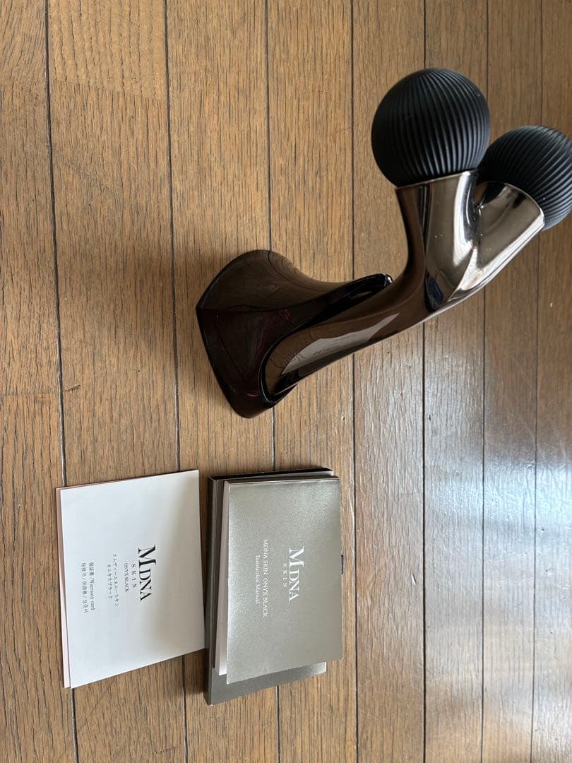 美品‼️)MDNA 美顔ローラー オニキスブラック - メルカリ