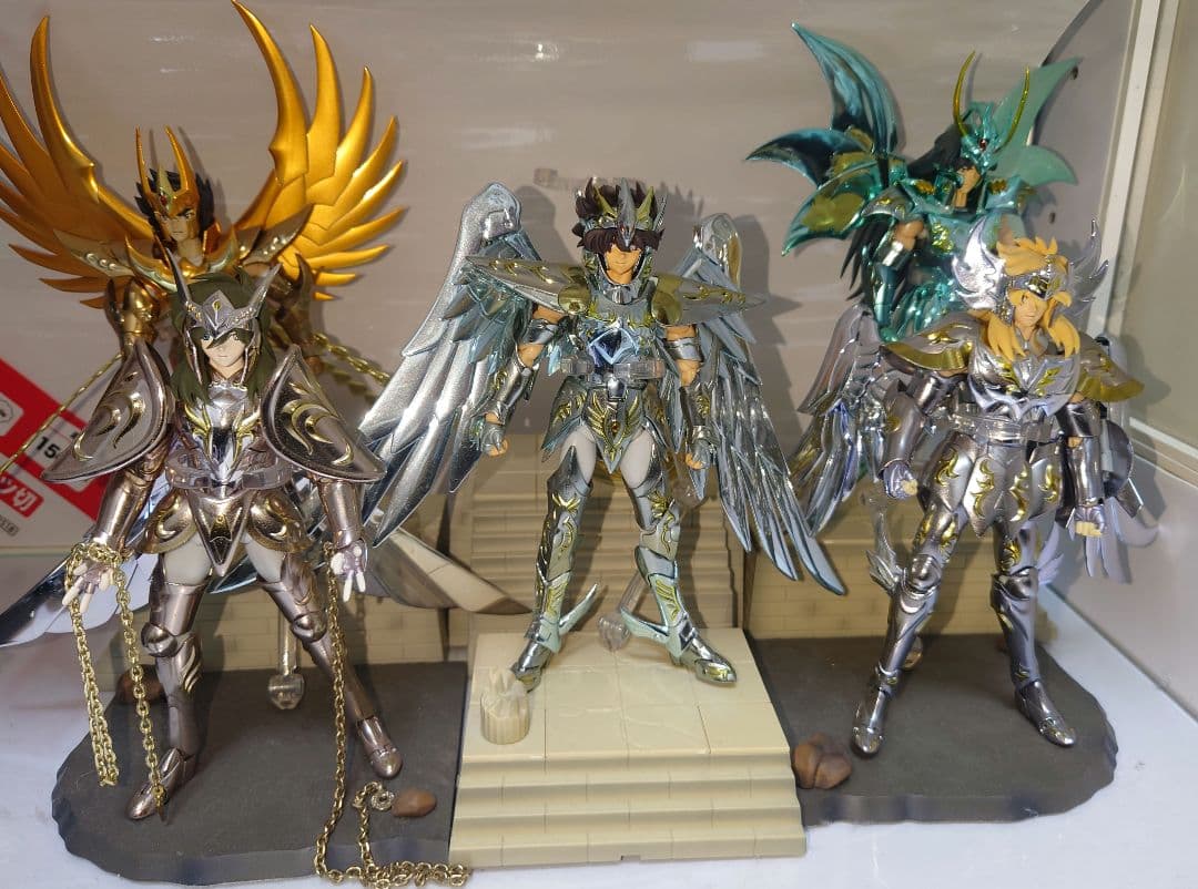聖闘士聖衣　星矢、瞬、紫龍、一輝、氷河　DXディスプレイステージセット ムービック 聖闘士星矢 紙製着せかえスタンド(星矢・紫龍・氷河・瞬