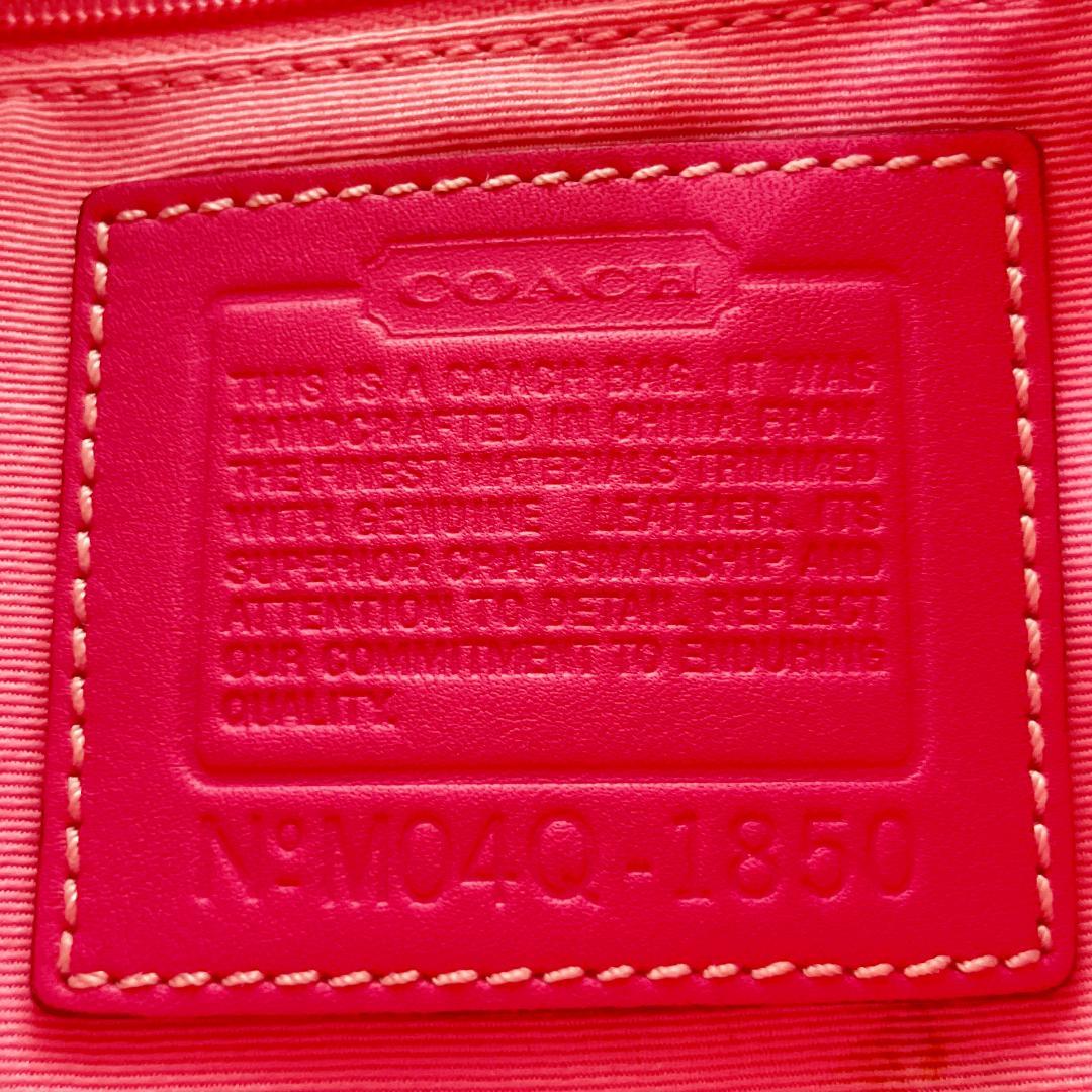 ときめきを運ぶ大人のピンク✨COACH オプティック シグネチャー