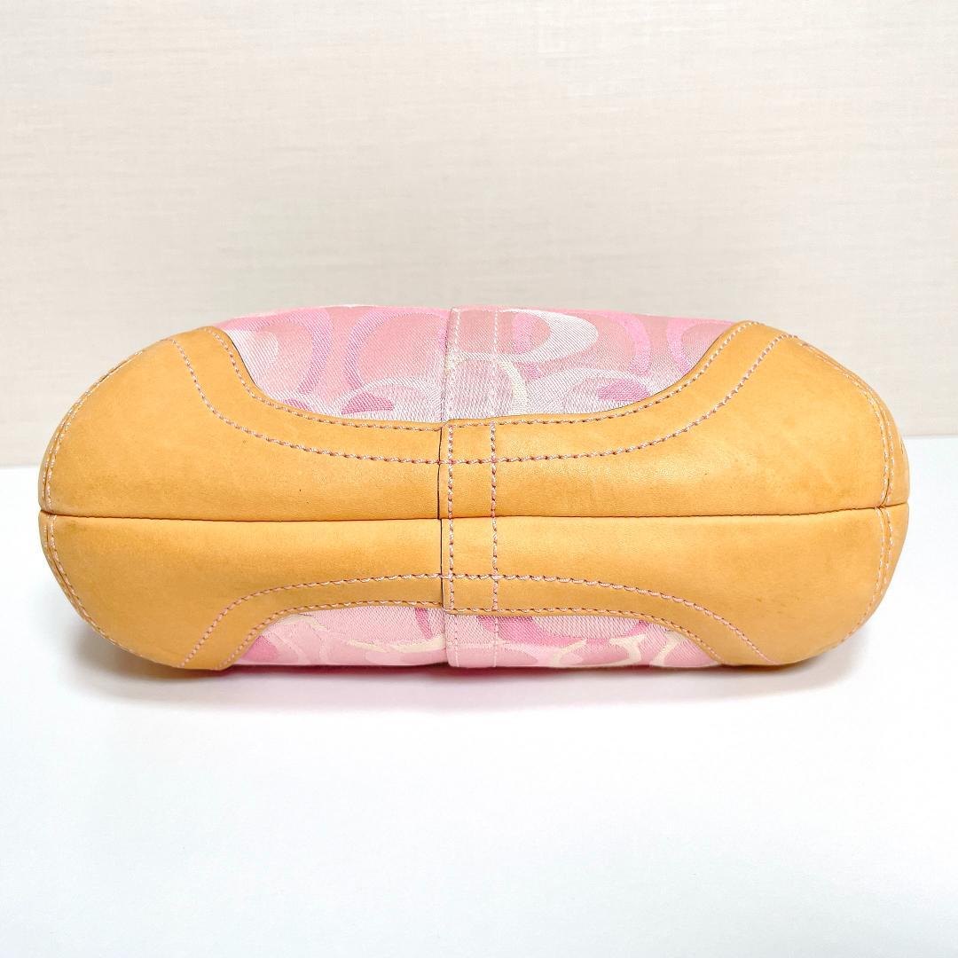 ときめきを運ぶ大人のピンク✨COACH オプティック シグネチャー