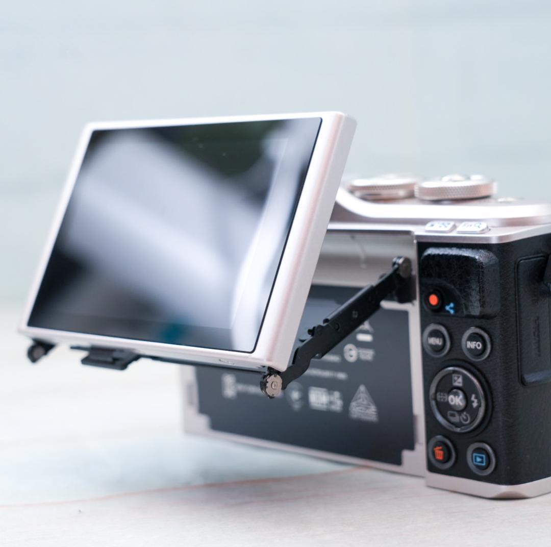 ♥️描写力抜群♥️ニコン Nikon 1 V2 標準レンズセット 32GBカード