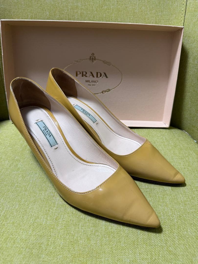 PRADA エナメル パンプス ベージュ 箱付き お値下げ可 - メルカリ