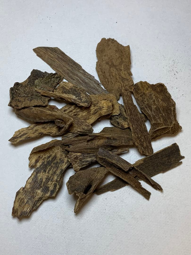 香木 極上シャム沈香 10g ベトナム産 聞香 お香 沈香 伽羅 香道 茶道 楽天市場】ベトナム産 天然沈香 高ランク甘味 5g 量り売り 沈水香木