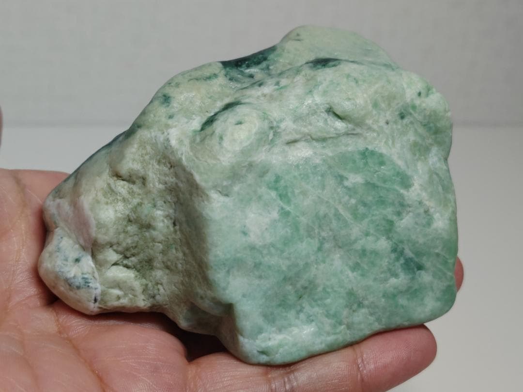 ミント 550g 翡翠 ヒスイ 原石 鑑賞石 自然石 誕生石 鉱物 鉱石 水石 糸魚川産・815g 翡翠 ヒスイ 鑑賞石 原石 自然石 誕生石 鉱石 鉱物