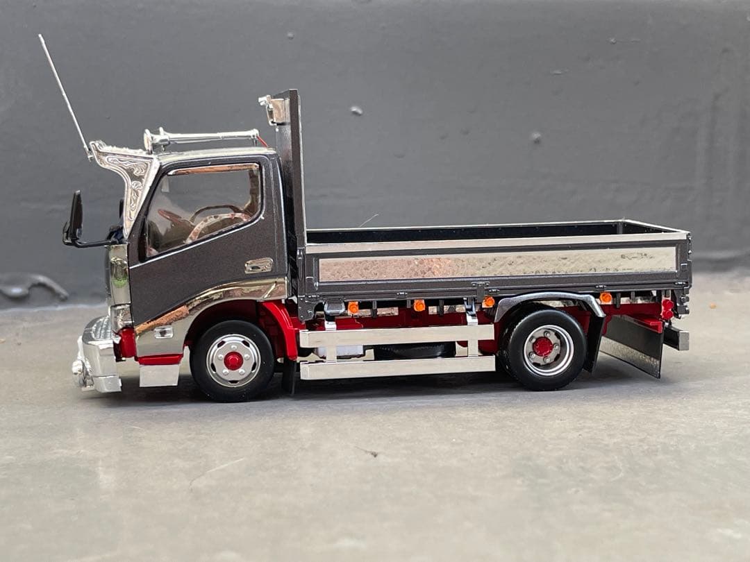 デコトラ‼️1/32 楽プラ・デュトロ☆完成品☆ - メルカリ