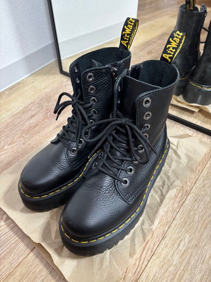 Dr.Martens JADON PISA 8ホール 定価37400円 23cm - メルカリ