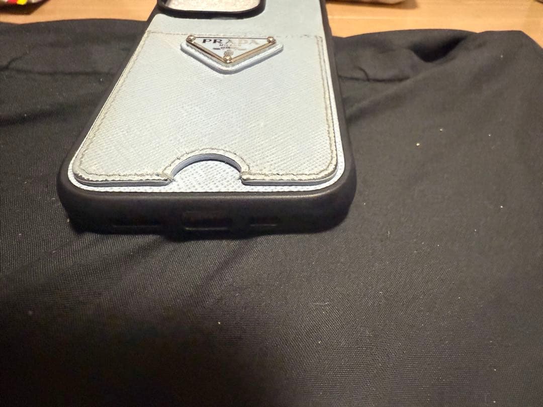 PRADA プラダ　iPhone 14proライトブルー　三角ロゴ プラダ iPhone15 Pro/14 Proケース トライアングル パデッド PRADA
