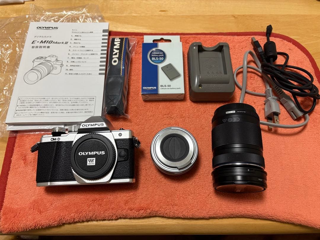 オリンパス OM-D E-M10 Mark2 EZダブルズームキット オリンパス OM-D E-M10 MarkIV EZダブルズームキット シルバー