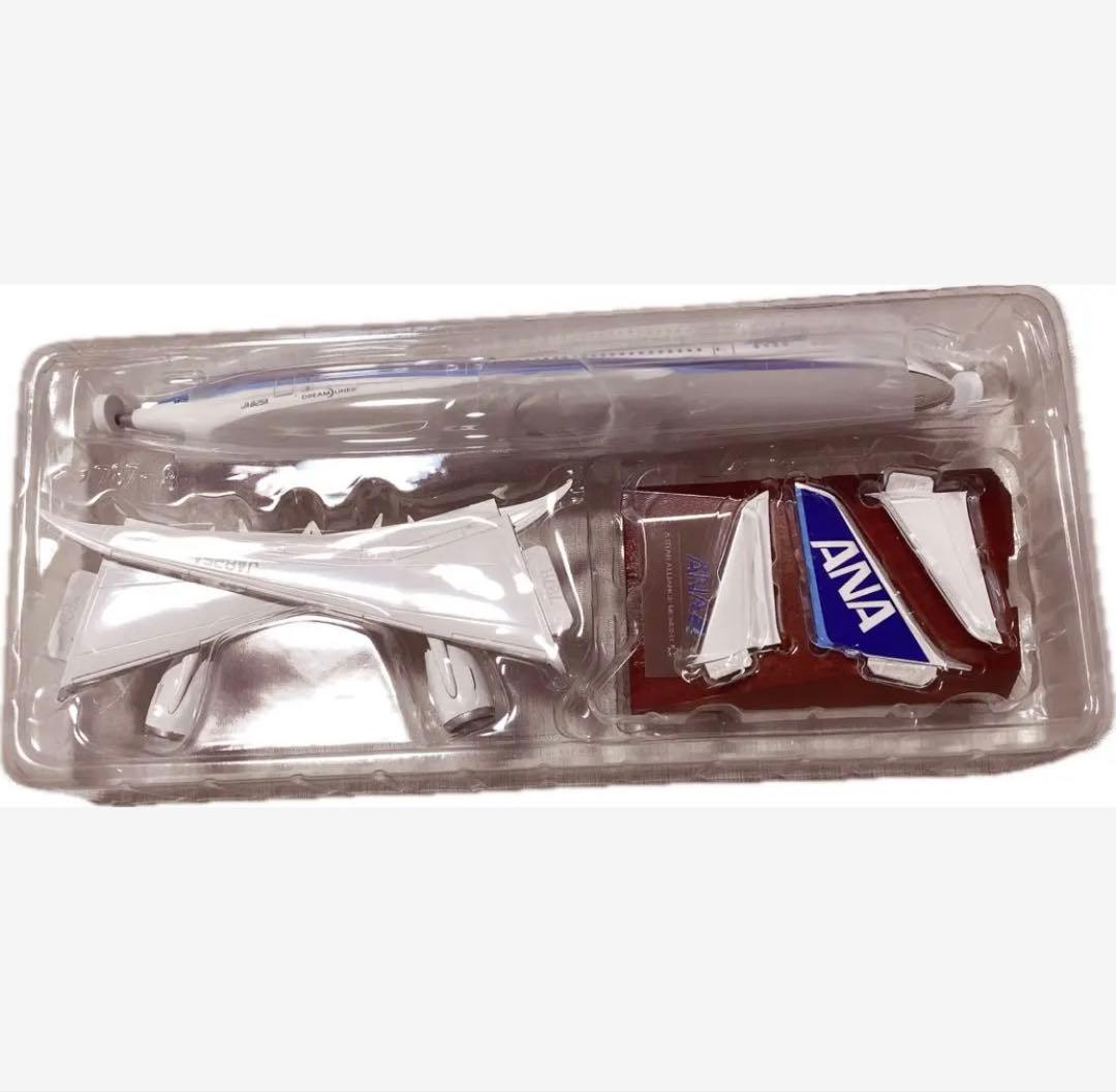 【レア】ANA ボーイング 787-8 JA825A 1/200 飛行機 模型 1/200 B787-8 ANA Inspiration of JAPAN 空中姿勢 ギア付き JA825A