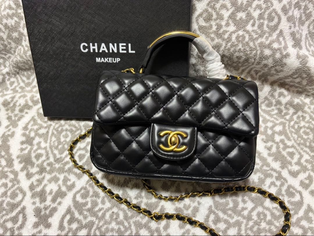 CHANEL MAKEUP ハンドルゴールドプレート　キルティング　バッグ CHANEL MAKEUP ハンドルゴールドプレート キルティング バッグ - メルカリ