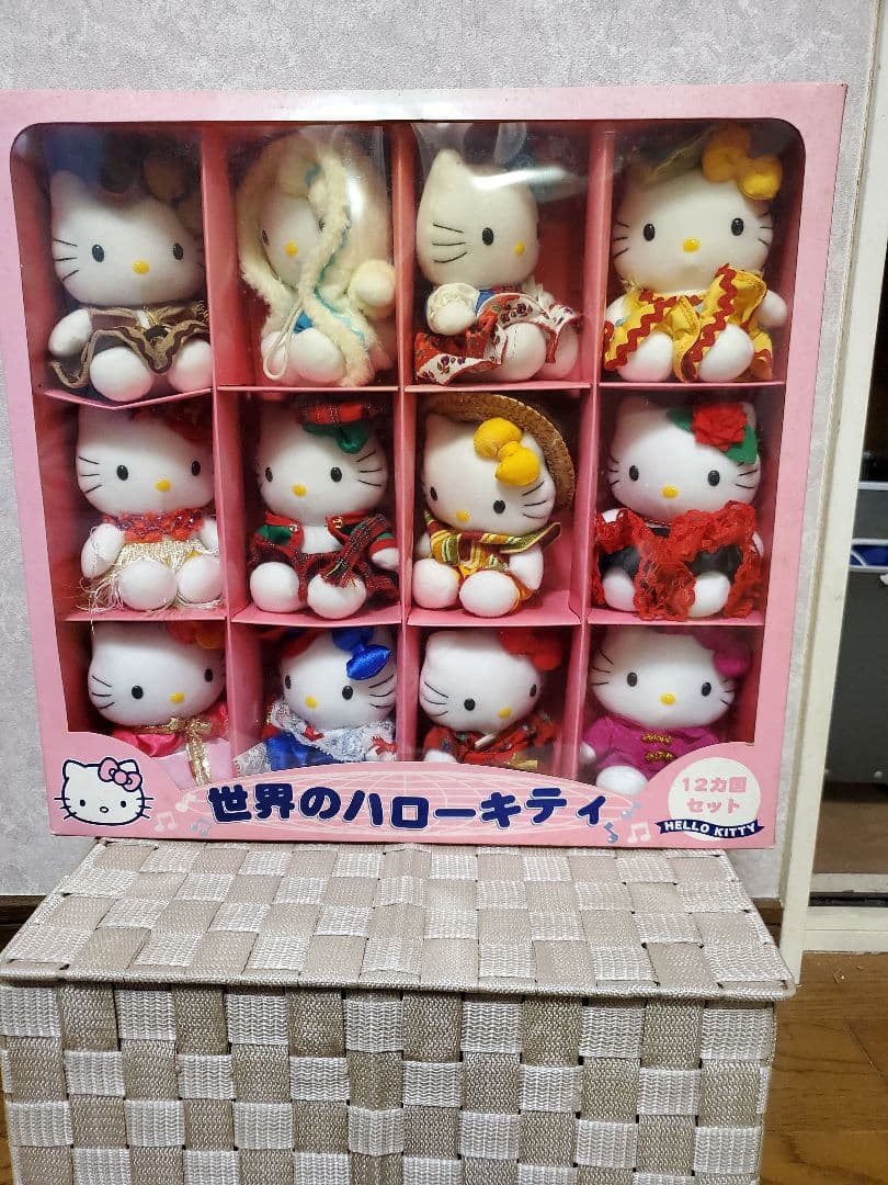 世界のハローキティ12ヵ国 - メルカリ