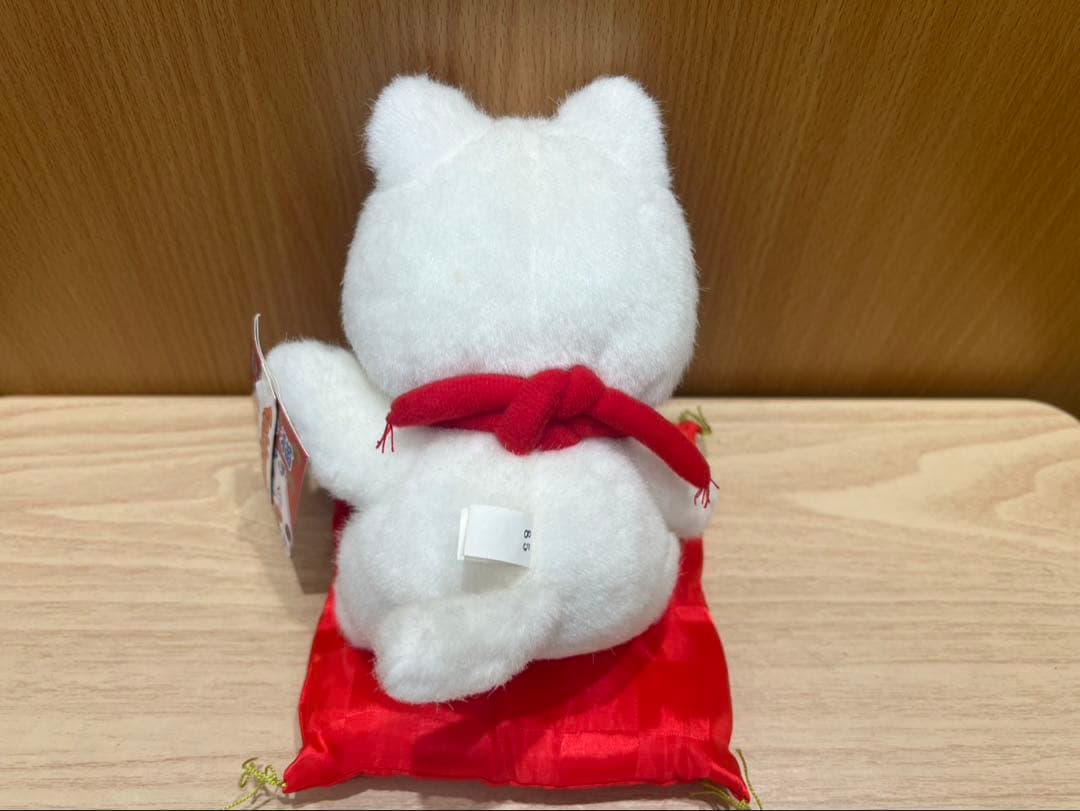 タグ付き・美品】モンチッチ 招き猫 開運Ver.／ぬいぐるみ／赤座布団付き