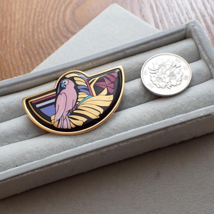 MICHAELA FREY ピンク系のオウム 鳥 ブローチ ミカエラフレイ