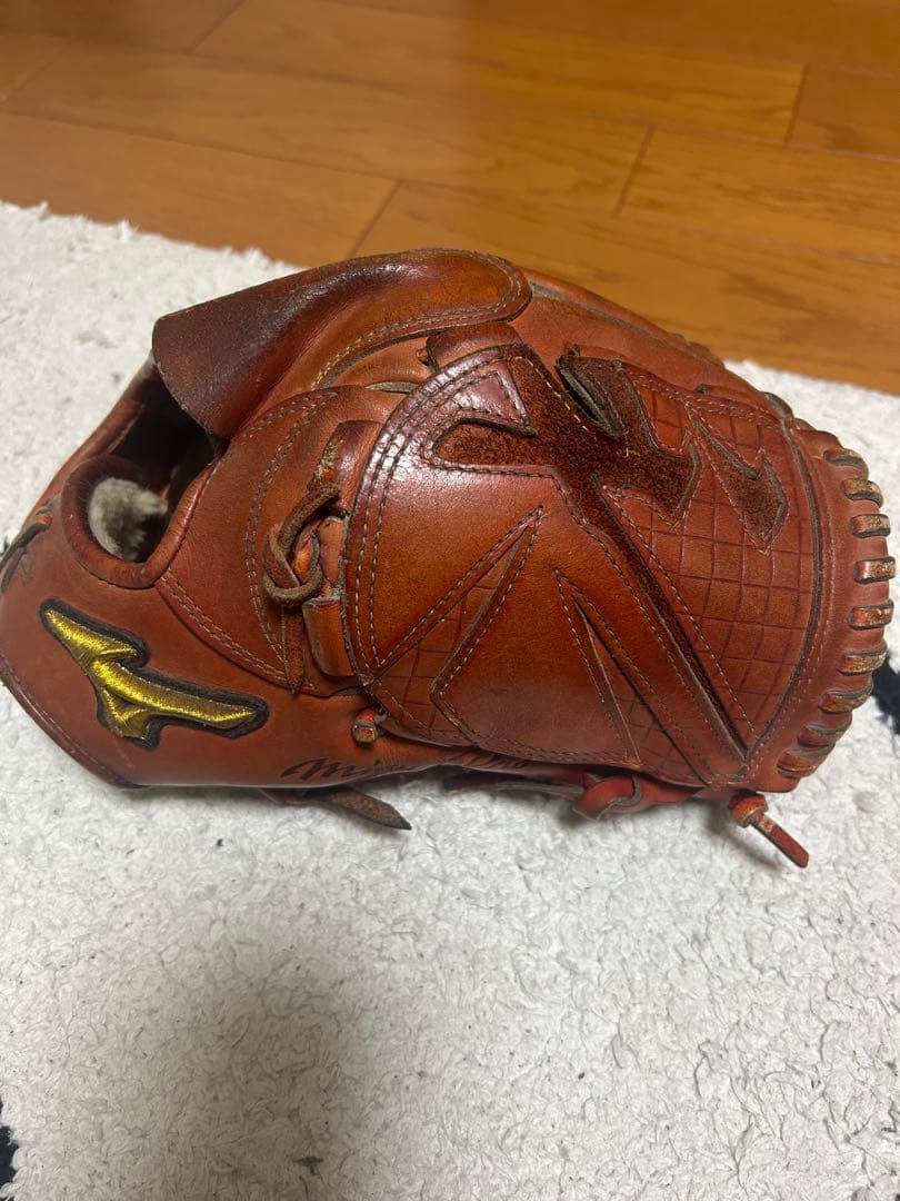 ミズノ 硬式グローブ レザー 茶色 全紐交換済み (高校野球対応)】 ミズノ 硬式グローブ / 投手用 型付け