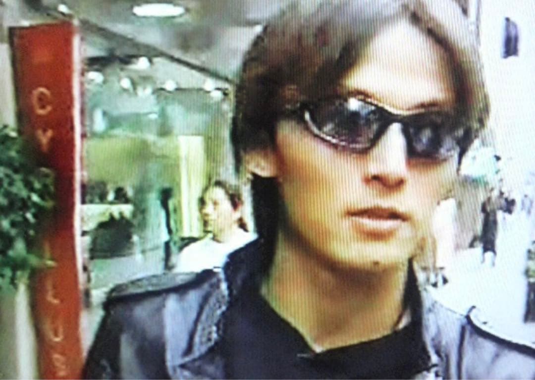 レア】B'z 稲葉浩志 サングラス オークリー 稲葉浩志モデル - メルカリ