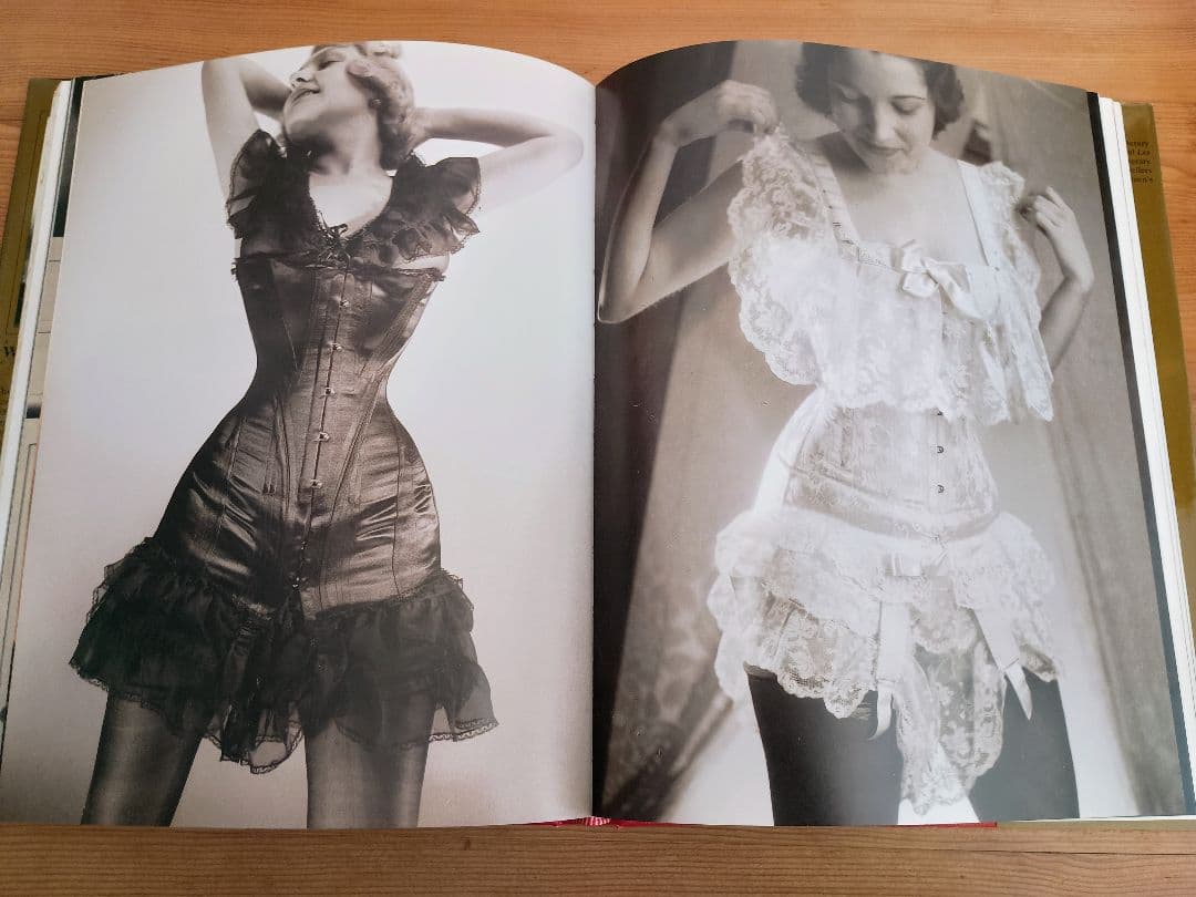 女性の下着の歴史 A History of Women's Underwear