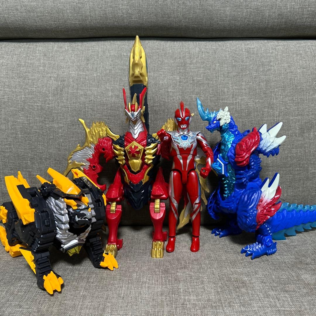 ウルトラマンオメガ　DXレキネス　トライガロン　ヴァルジェネス メテオカイジュウシリーズ01＆02 DXレキネス＆トライガロンセット