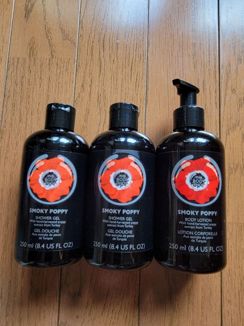 SMOKY POPPY シャワージェル2本＆ボディーローション 1本セット シャワージェル BR｜ THE BODY SHOP（ザボディショップ） オフィシャル