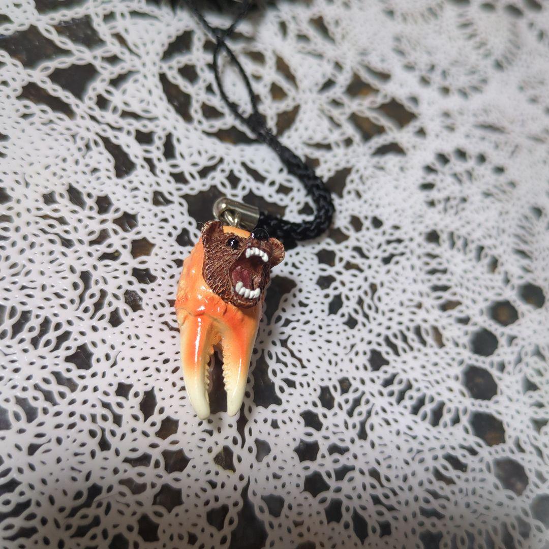 北海道限定 かに爪熊 根付 ストラップ - メルカリ