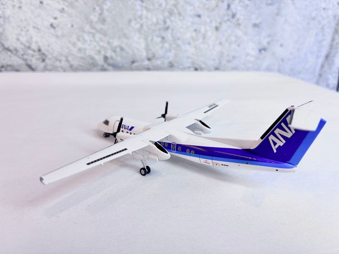 ANA DHC-8-300型 JA801K ボンバルディア 1:200・Q300 - メルカリ